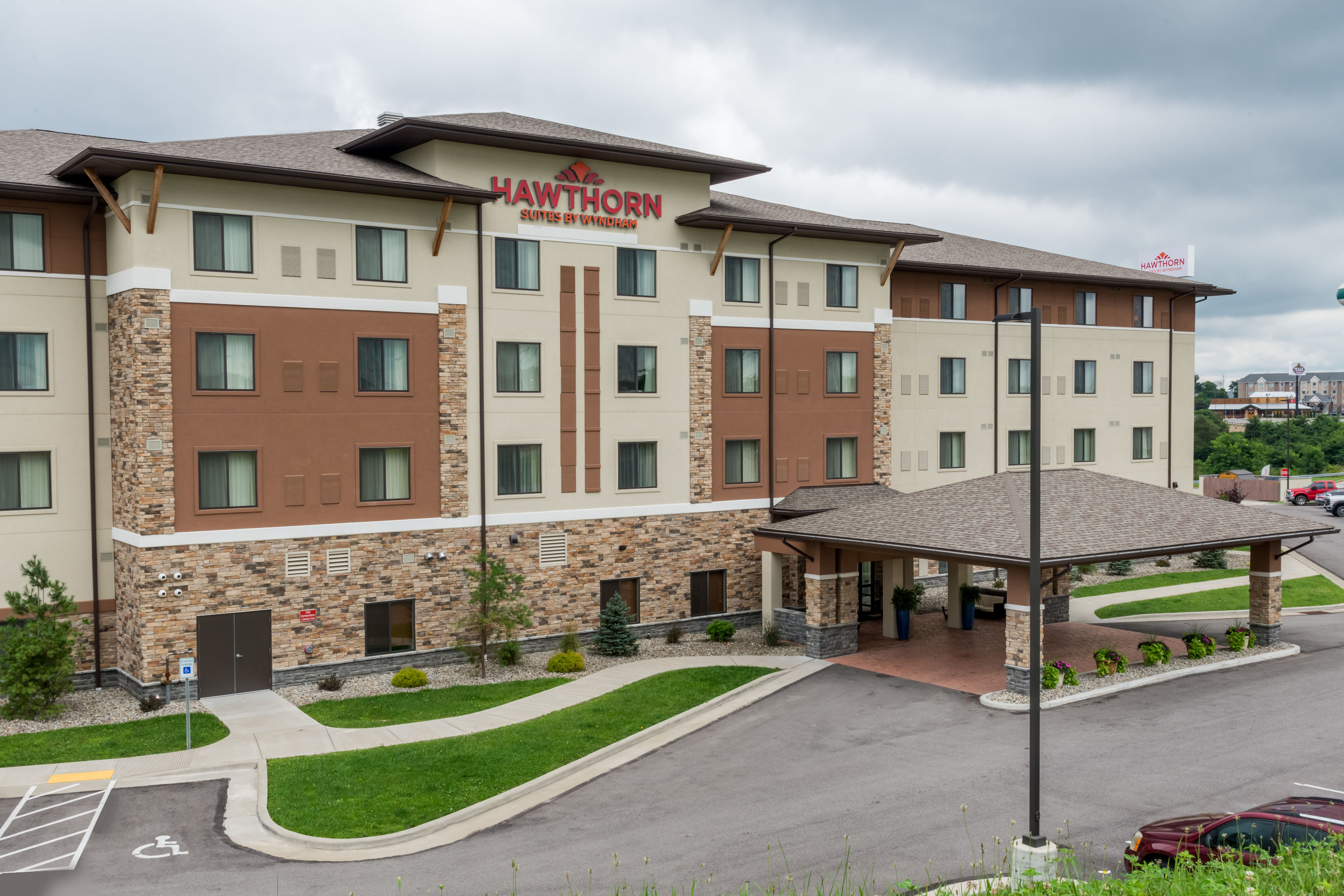 Hawthorn Suites by Wyndham Wheeling Triadelphia at Highlands