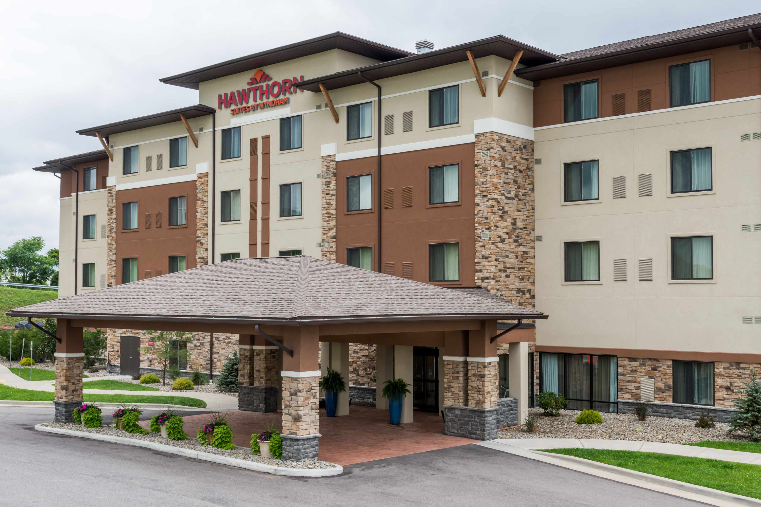 Hawthorn Suites by Wyndham Wheeling Triadelphia at Highlands