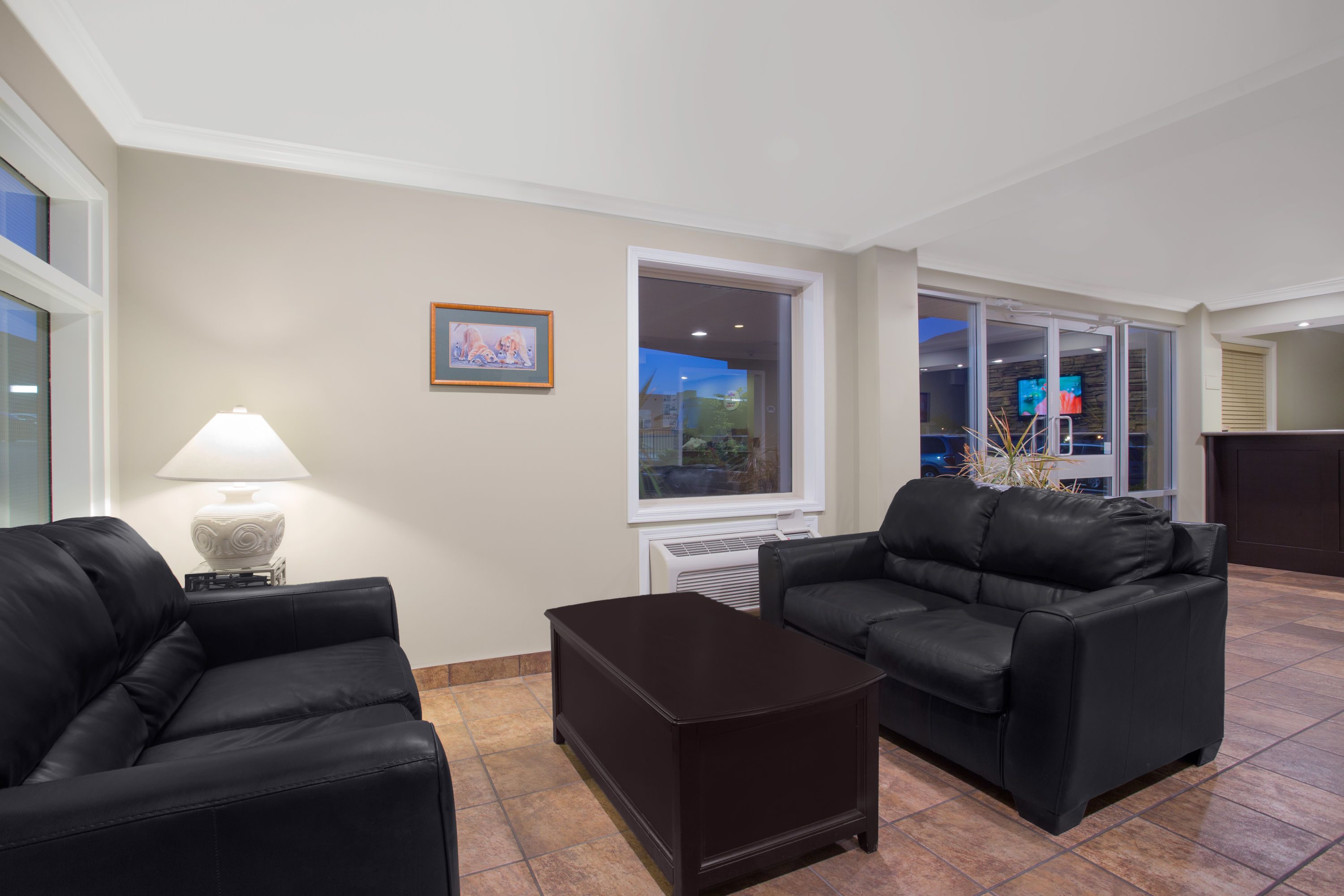 Super 8 by Wyndham Osoyoos Osoyoos, BC Hotels