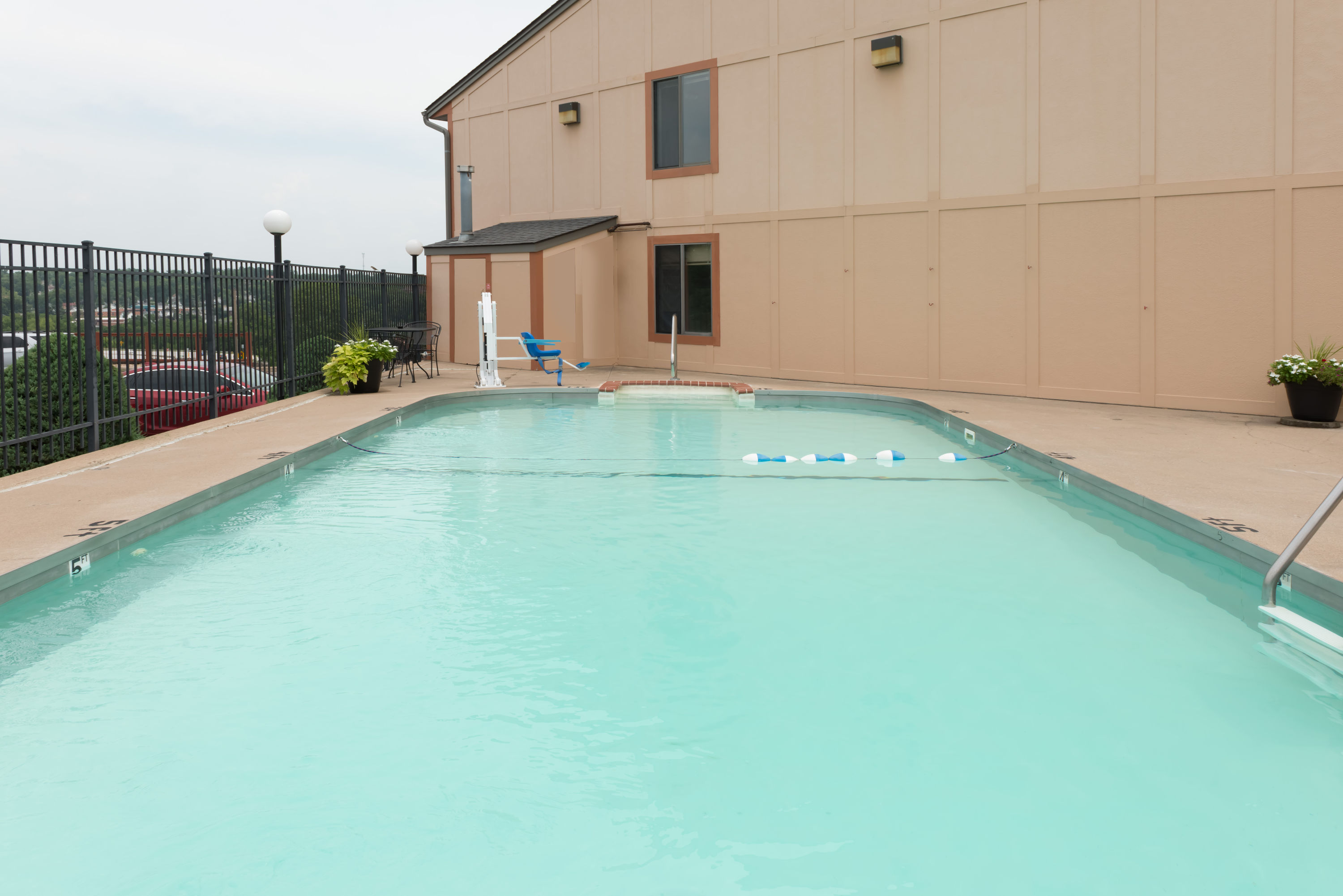 Super 8 by Wyndham Hannibal Hannibal, MO Hotels